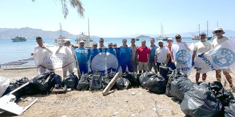 Çatal Ada’da El Birliğiyle Temizlik Hareketi