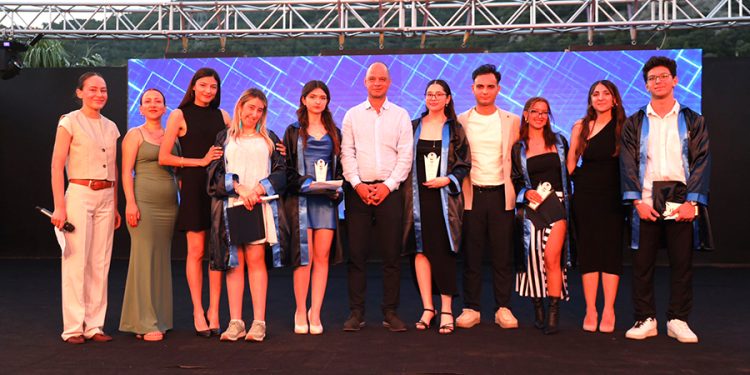 Kale Okulları’ndan Unutulmaz Mezuniyet Töreni!