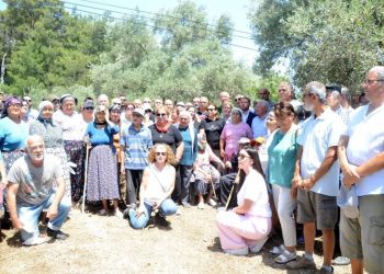 Akbelen’de Zeytin Tarlasından seslendiler “”ZEYTİNLİKLERİMİZİ RANTA ORMANLARIMIZI TALANACA AÇAKLAR”
