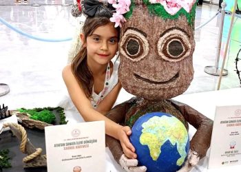 7 yaşındaki Mihri Nil Sıfır Atık yarışmasında Türkiye 2. si oldu