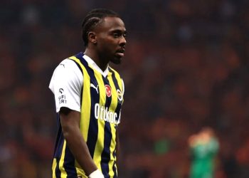 Osayi Samuel şikayetçi oldu! ‘Saatimi çaldı’