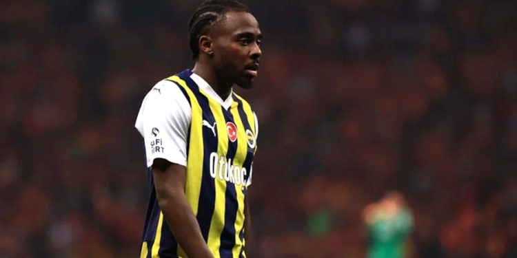 Osayi Samuel şikayetçi oldu! ‘Saatimi çaldı’