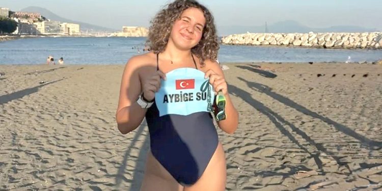 Aybige Su’dan tarihi başarı