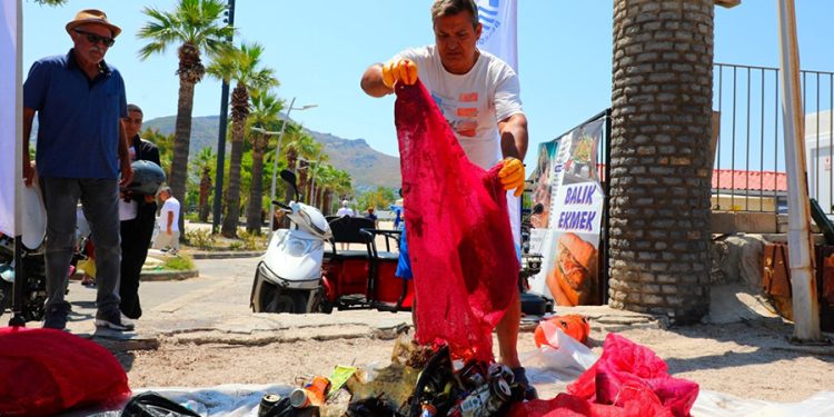 Deniz Dibi Temizliği Turgutreis’te Devam Etti