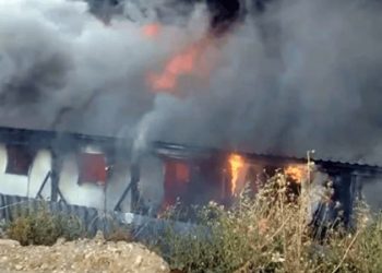 Lojman alev alev yandı. Bayram tatili faciayı önledi