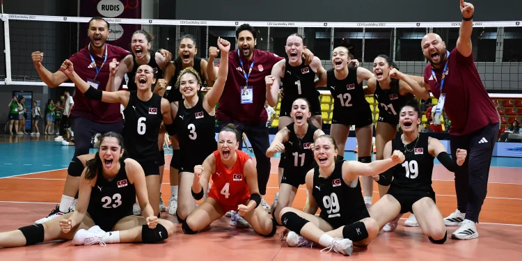 18 Yaş Altı Kadın Voleybol Milli Takımı’ndan altın madalya
