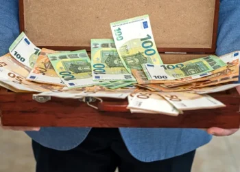 Burcuna göre ne kadar zengin olacaksın?