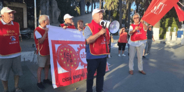 Bodrum’da emekliler meydana indi :BİZLERİ YAŞARKEN ÖLDÜRDÜLER, BİZLERİ YAŞAYAN ÖLÜ HALİNE GETİRDİLER