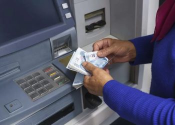ATM’lerde Yeni Dönem Başlıyor: Şifresini Değiştirmeyene Para Yok!