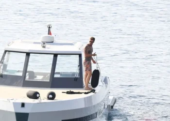 Kıvanç Tatlıtuğ 1,5 milyon Euro’luk yatıyla Bodrum-Yalıkavak’ta görüntülendi