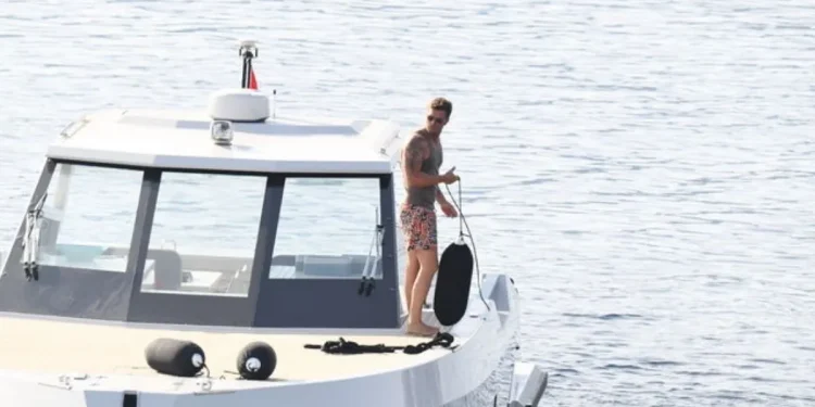 Kıvanç Tatlıtuğ 1,5 milyon Euro’luk yatıyla Bodrum-Yalıkavak’ta görüntülendi