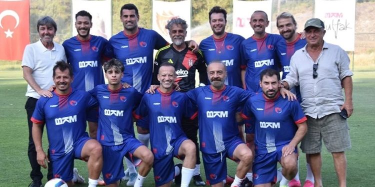 Yılmaz Erdoğan Köyceğiz’e futbol sahası açtı