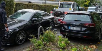 Filistin yardım paralarıyla lüks araçlar alan sosyal medya fenomeni yargılanıyor