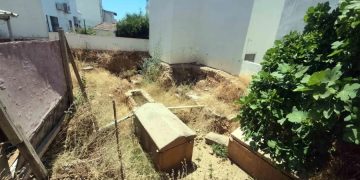 Bodrum’da şehir merkezinde. Tam 2400 yıllık. Bakan Ersoy korunacak demişti kaderine terk edildi