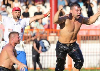 “Kurt bakışlı” pehlivan, 28 yıl sonra altın kemerin sürekli sahibi olabilir!