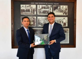 Şampiyon Yunan sporcunun Atatürk anıtı önündeki sevinci ülkesinde olay oldu