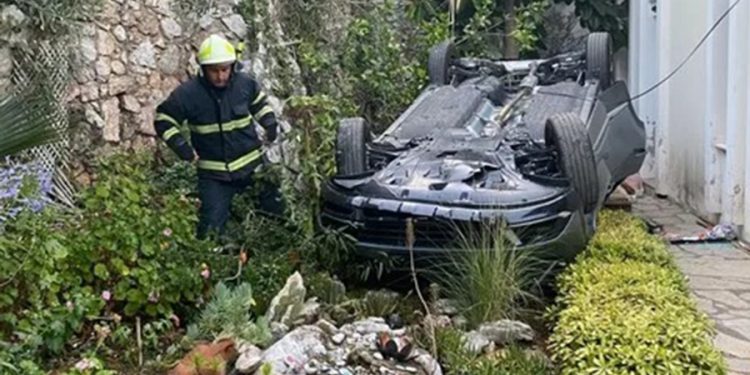 Marmaris’te Feci Kaza: Otomobil Bahçeye Uçtu, 1 Ölü, 4 Yaralı