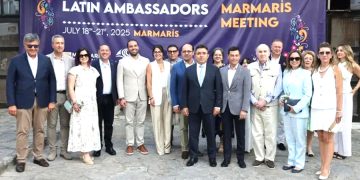 Elektrik direği dikerken Bodrum’a su taşıyan çelik içme suyu hattını parçaladılar.Bodrum yine susuz kaldı