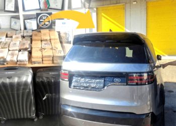 Elçilik aracında 205 kilo kokain!