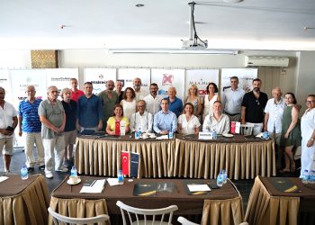 Ünlü Ekonomist Asaf Savaş Akat BESİAD Üyeleriyle buluştu