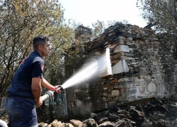 Menteşe’de Elektrik Telleri Yangına Sebep Oldu