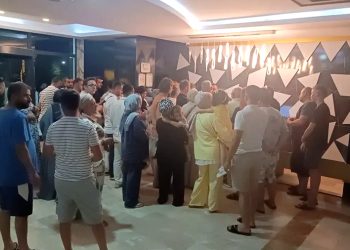 Turistler Resepsiyonu Bastı, Eylemle Tepki Gösterdi
