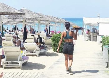 Yunan turizmi zorda “Turizmde çalıştıracak personel bulamıyorlar, tam 60 bin personel açığı var”