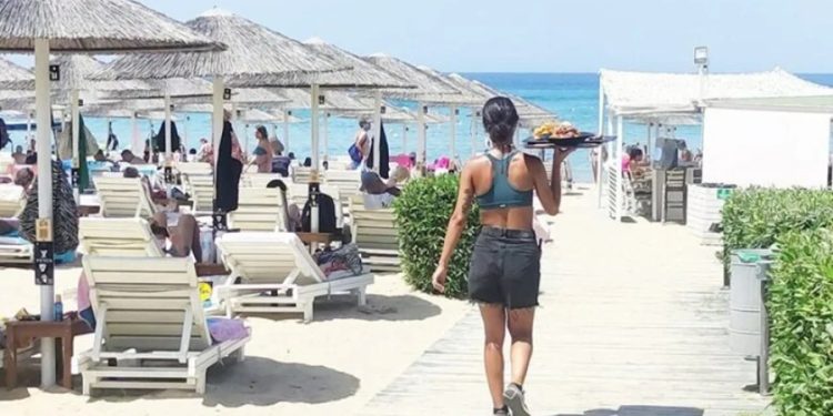 Yunan turizmi zorda “Turizmde çalıştıracak personel bulamıyorlar, tam 60 bin personel açığı var”