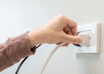 Televizyon veya çamaşır makinesi değil: Tatile gitmeden önce bu 6 cihazın fişini mutlaka çekin