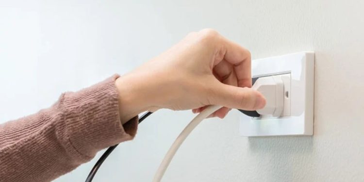 Televizyon veya çamaşır makinesi değil: Tatile gitmeden önce bu 6 cihazın fişini mutlaka çekin