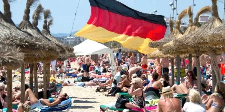 Alman Turist Sayısında Düşüş: Türkiye’de Turizm Sektörü Endişeli