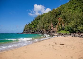Cennet gibi göründüklerine aldanmayın! Oralarda denize girmek cesaret istiyor