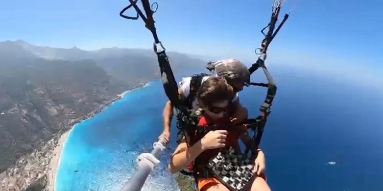 Babadağ Semalarında Satranç Heyecanı: Hem Uçtular, Hem Oynadılar