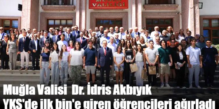 Vali Akbıyık YKS’de ilk bin’e giren öğrencileri ağırladı