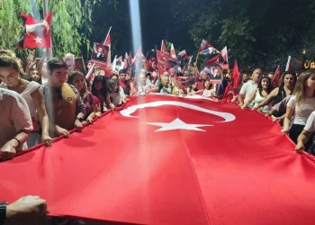 Bodrum’da fener alayı coşkusu caddelere sığmadı