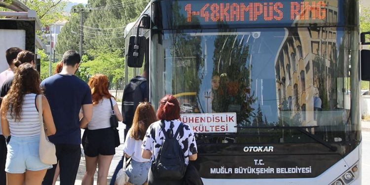 Büyükşehir’den Ulaşımda Öğrenciye Tam Destek