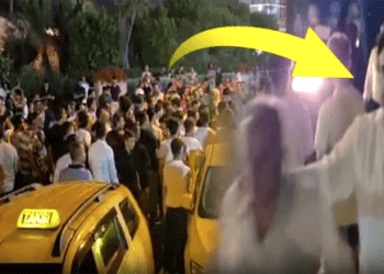 BODRUM KARIŞTI, ÜNLÜ ŞARKICI YANGINDAN KAÇARKEN KAVGANIN ORTASINDA KALDI