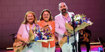 Türkü gecesinde Akkiraz ve Uğurlu rüzgarı esti