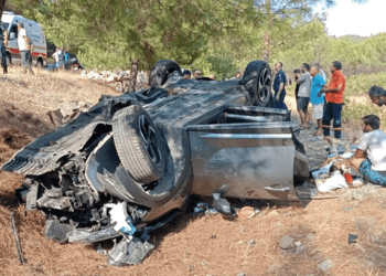 Lastiği patlayan araç faciaya neden oldu 5 YARALI