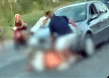 Fethiye’de alkollü sürücünün üzerinden geçmeye çalıştığı İngiliz turist yaşam mücadelesini kaybetti