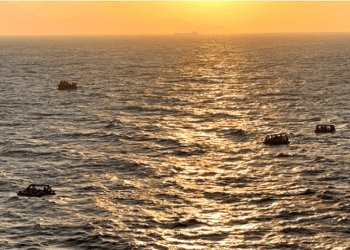 Muğla açıklarında 20’si çocuk 86 göçmen ve 2 göçmen kaçakçısı kurtarıldı