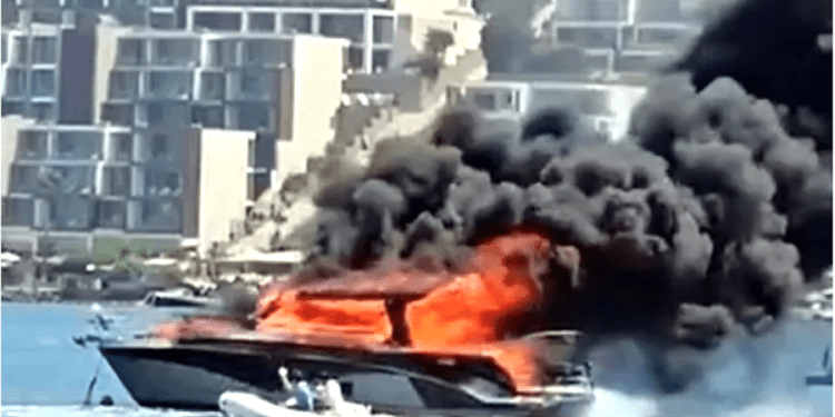 Gündoğan koyunun ortasında yanan 10 milyon TL’lik yat YANA YANA SÖNDÜ