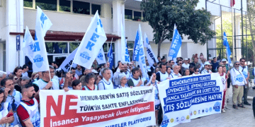 Muğla’da memurlar pasta kestiler iş bıraktılar