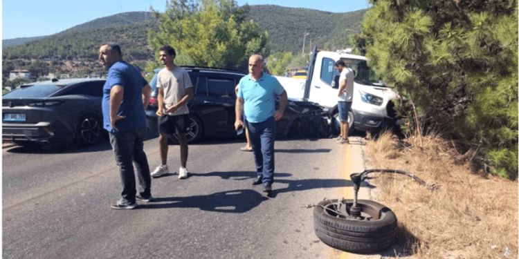Turistik Torba  karayolunda zincirleme kaza, felaketten dönüldü