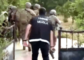 Turistik kentlerde zehir tacirlerine operasyon 24 kişi tutuklandı