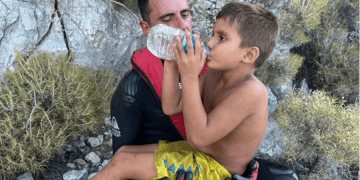 Batan teknedeki çocuklar dahil, sekiz kişi kurtarıldı