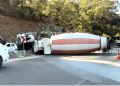 Fethiye yolunda feci kaza beton mikseri devrildi