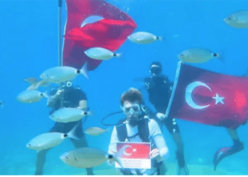 Denizin dibinde zafer coşkusu
