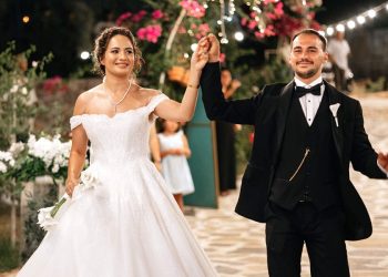 Bodrumlu genç iş insanı iki düğünle dünya evine girdi