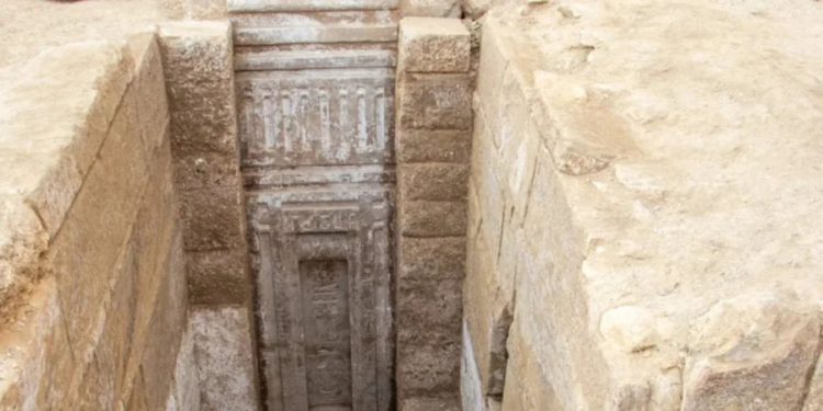 Dünya şokta…Mısır prensi Uzerefre için yapılan “Öbür dünya kapısı” tarihçileri şok etti